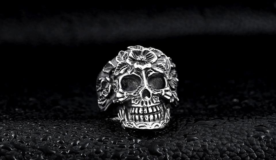 Bague Tête de Mort <br/> Fleurie (Acier)