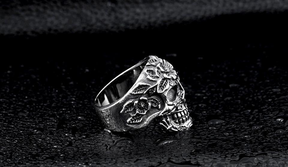 Bague Tête de Mort <br/> Fleurie (Acier)