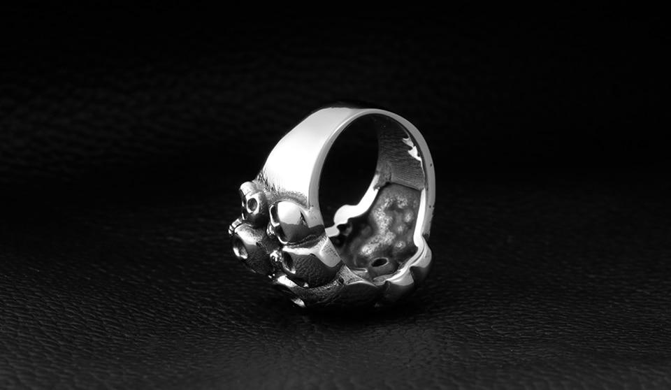 Grosse Bague <br/> Tête de Mort (Acier)