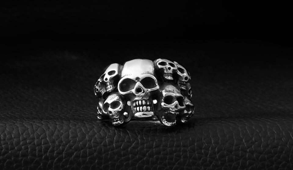 Grosse Bague <br/> Tête de Mort (Acier)