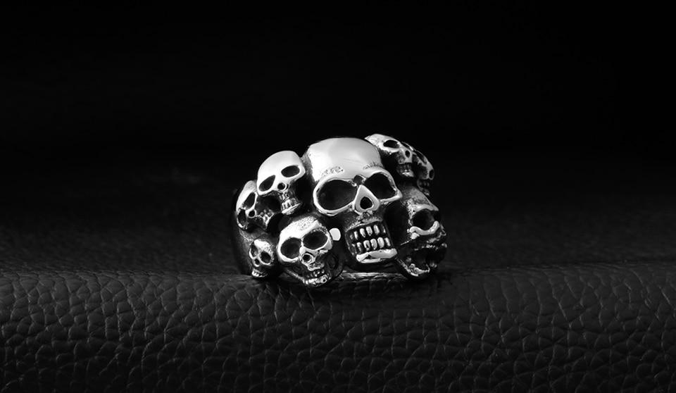 Grosse Bague <br/> Tête de Mort (Acier)