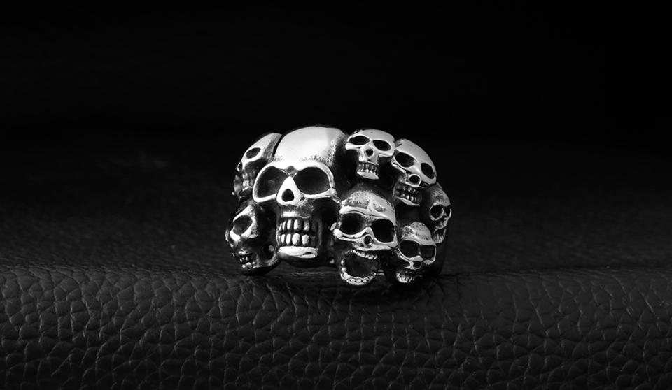 Grosse Bague <br/> Tête de Mort (Acier)