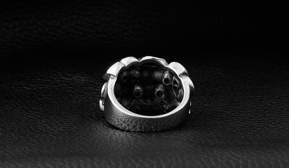 Grosse Bague <br/> Tête de Mort (Acier)