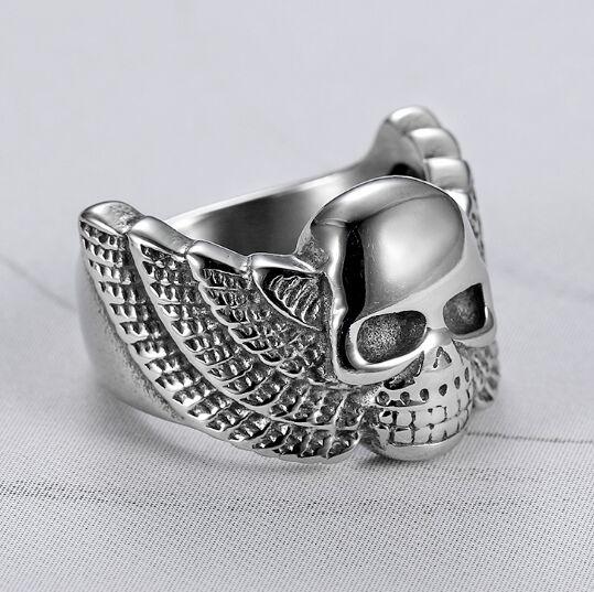 Bague Tête de Mort <br/>  Ailée (Acier)