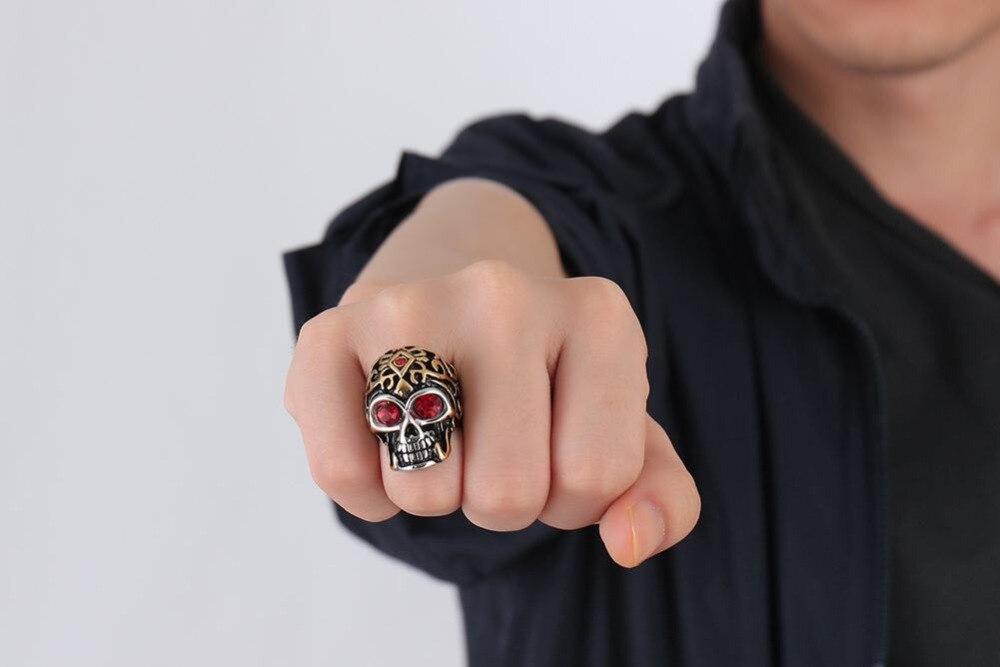 Bague Tête de Mort <br/> Yeux Rouges (Acier)