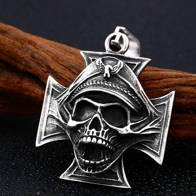 Pendentif Croix de Fer (Cuir)